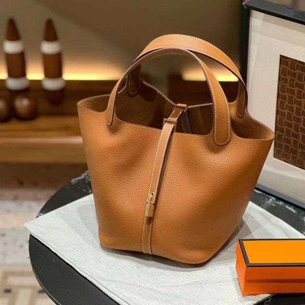 original luxury picotin lock bag sewn hand vegetable baskets women's bags leather tc18 lychee pattern portable bucket hand wax thread c
original luxury picotin lock bag sewn hand vegetable baskets women's bags leather tc18 lychee pattern portable bucket hand wax thread c