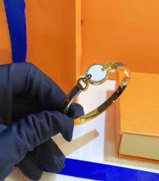 luxury designers cuban love bracelet fashion bracelets trend hip hop style all steel lovers gift party is very beauti1601592, Golden;silver
luxury designers cuban love bracelet fashion bracelets trend hip hop style all steel lovers gift party is very beauti1601592, Golden;silver