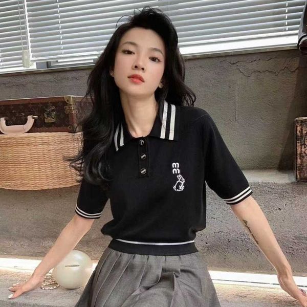 23ss new designer polo shirt college style polo collar knit collar short sleeved fashion waist reducing age t shirt women clothing, White
23ss new designer polo shirt college style polo collar knit collar short sleeved fashion waist reducing age t shirt women clothing, White