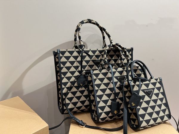 designer tote bag hight quality triangle symbole jacquard fabric handbags large on the go totes designers shoulder bags cross body women han
designer tote bag hight quality triangle symbole jacquard fabric handbags large on the go totes designers shoulder bags cross body women han