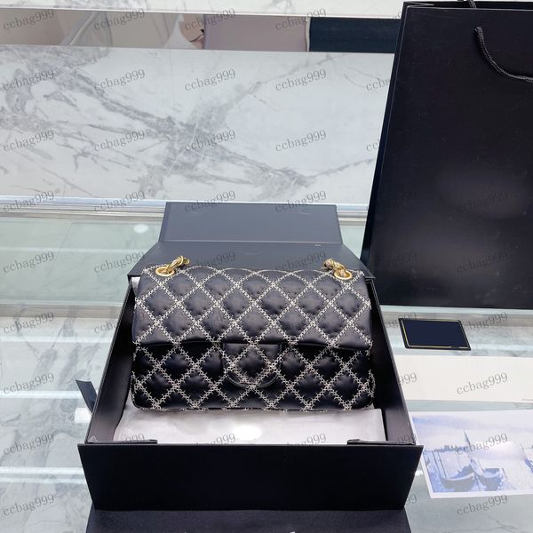 designer womens shoulder bag leather clamshell diamond hardware metal c buckle classic bag matelasse chain crossbody shoulder underarm bags
designer womens shoulder bag leather clamshell diamond hardware metal c buckle classic bag matelasse chain crossbody shoulder underarm bags