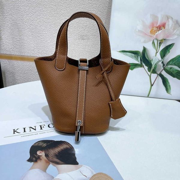 luxury picotin lock bag 2023 new layer cow leather togo mini bucket bag 14cm lock basket for women yv6b
luxury picotin lock bag 2023 new layer cow leather togo mini bucket bag 14cm lock basket for women yv6b