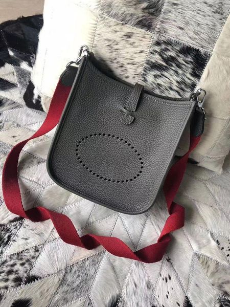 pochette slinge shoulder bag fashion classic woman bags cross body designer women mini purse handbags hollow out branded handbag cowhide lea
pochette slinge shoulder bag fashion classic woman bags cross body designer women mini purse handbags hollow out branded handbag cowhide lea