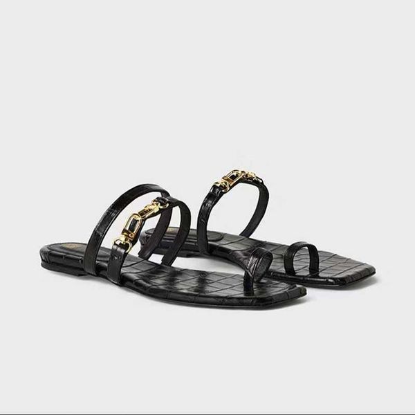 toteme black crocodile patterned flat bottom flip flops for casual and versatile use. new spring/summer 2023 beach sandals
toteme black crocodile patterned flat bottom flip flops for casual and versatile use. new spring/summer 2023 beach sandals