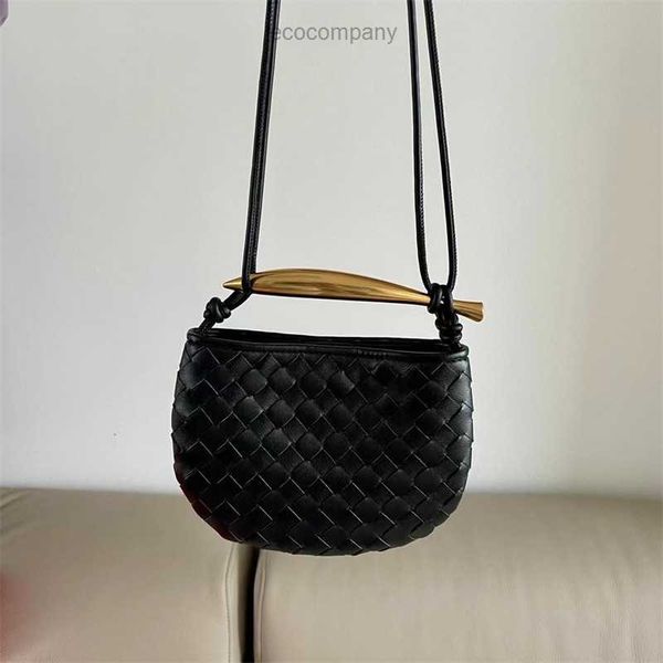 spring designer sardine bag summer handbag woven 2023 new cowhide niche design metal half moon tooth oukt
spring designer sardine bag summer handbag woven 2023 new cowhide niche design metal half moon tooth oukt