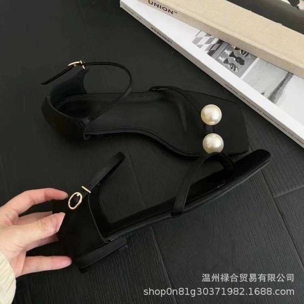 lz toteme shoes 2023 summer new silk low heel flat bottom with large pearl sandals women's pinch toe
lz toteme shoes 2023 summer new silk low heel flat bottom with large pearl sandals women's pinch toe