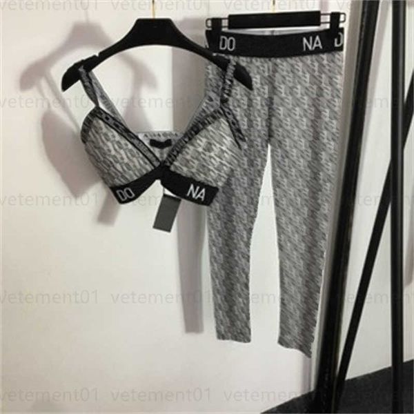 yoga sweat two piece set lady sweatsuit letter print mesh splicing bustier camisole underwear letters webbing stretchy tight bottoms designe
yoga sweat two piece set lady sweatsuit letter print mesh splicing bustier camisole underwear letters webbing stretchy tight bottoms designe