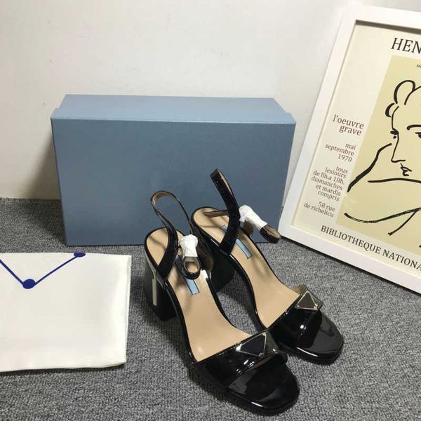 european spring and summer classic fashion women's high-heeled sandals, triangle with decorative box, size 35-40, Black
european spring and summer classic fashion women's high-heeled sandals, triangle with decorative box, size 35-40, Black