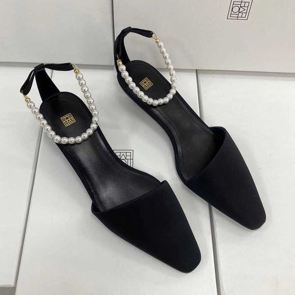 chunyuan xiaozhong toteme new fashion silk baotou cat heel single shoes straight line pearl belt thin heel sandals female
chunyuan xiaozhong toteme new fashion silk baotou cat heel single shoes straight line pearl belt thin heel sandals female