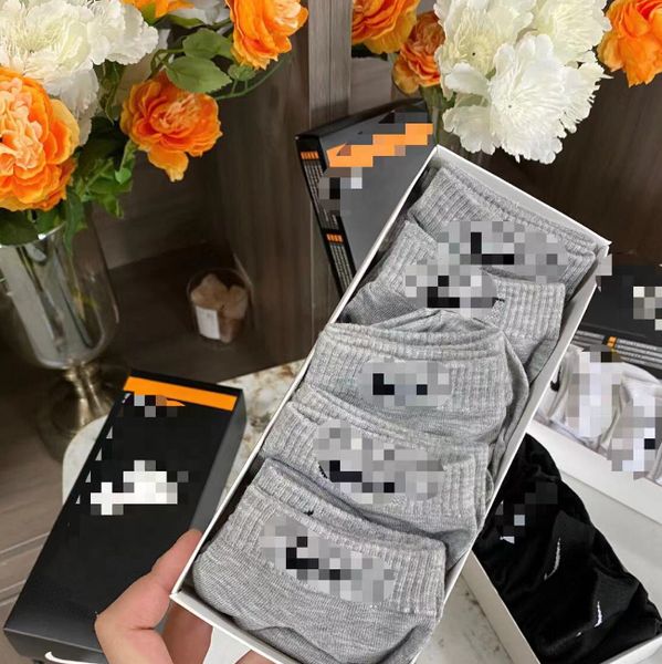 boxed ankle socks black white gray sports casual men's cotton sock breathable sweat absorbing couple's same daily matching
boxed ankle socks black white gray sports casual men's cotton sock breathable sweat absorbing couple's same daily matching