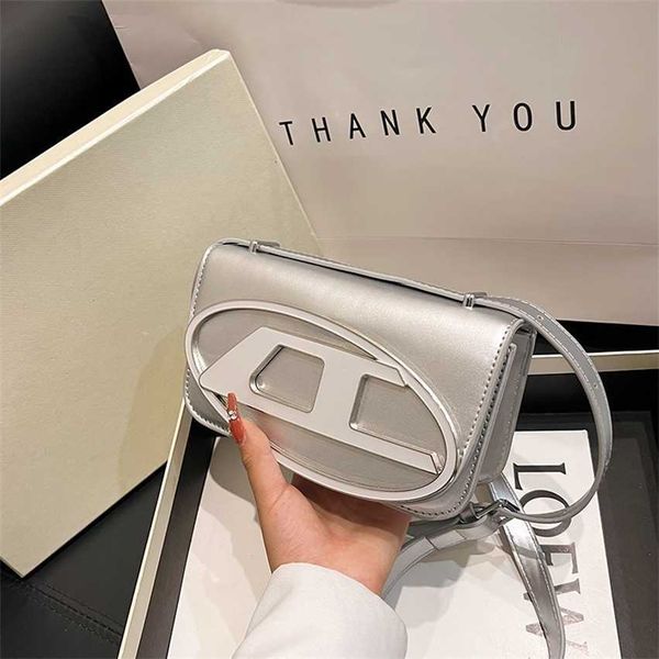 66% off 2023 new bag designer diesel dingdang spring/summer new focus design personalized small square bag single shoulder crossbody handbag
66% off 2023 new bag designer diesel dingdang spring/summer new focus design personalized small square bag single shoulder crossbody handbag