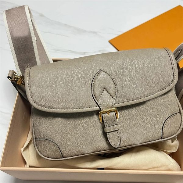 diane designer bag popular handbag bags removable strap borse large capacity luxury bag classical brown grey black women men simple casual q
diane designer bag popular handbag bags removable strap borse large capacity luxury bag classical brown grey black women men simple casual q