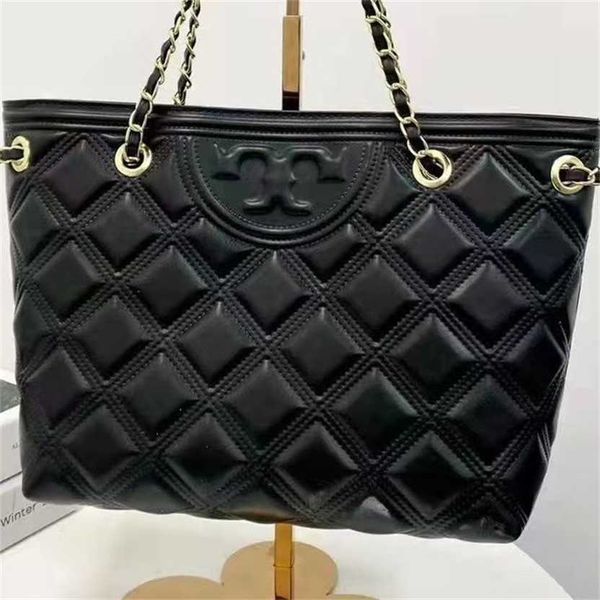 61% off 2023 new bagdesigner new atmosphere handheld versatile crossbody tidal tote lingge autumn/winter shoulder bag women's large cap 
61% off 2023 new bagdesigner new atmosphere handheld versatile crossbody tidal tote lingge autumn/winter shoulder bag women's large cap