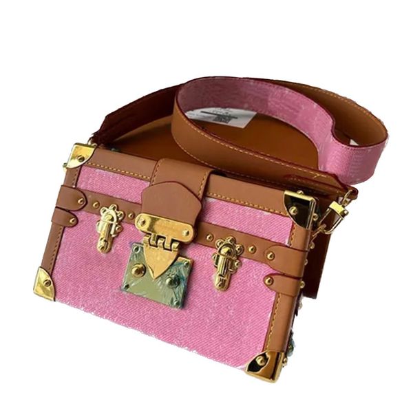5a vintage shoulder bags for women mini square box classic printed trunk handbags gold metal fashion designer bags wide strap crossbody bag
5a vintage shoulder bags for women mini square box classic printed trunk handbags gold metal fashion designer bags wide strap crossbody bag