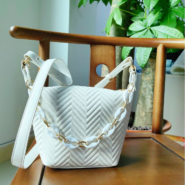 evening bags autumn fashion pu leather large handbag practical single shoulder black white messenger bucket bag for women 230720
evening bags autumn fashion pu leather large handbag practical single shoulder black white messenger bucket bag for women 230720