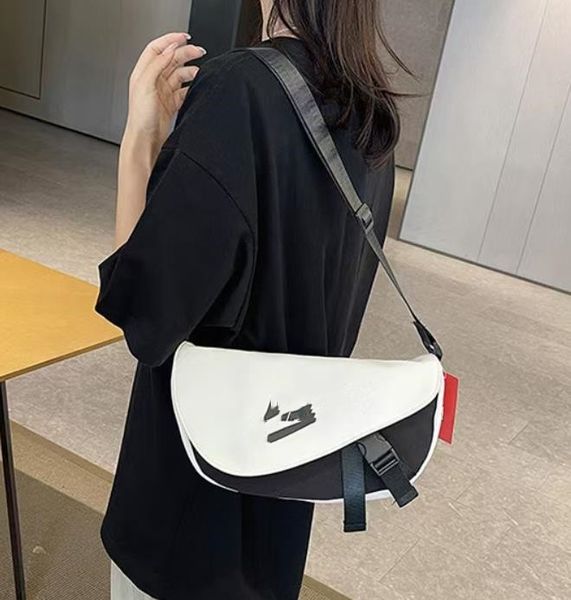 high-end casual crossbody bag sports style crossbody bag for men and women youth travel dumplings underarm bags fashion
high-end casual crossbody bag sports style crossbody bag for men and women youth travel dumplings underarm bags fashion