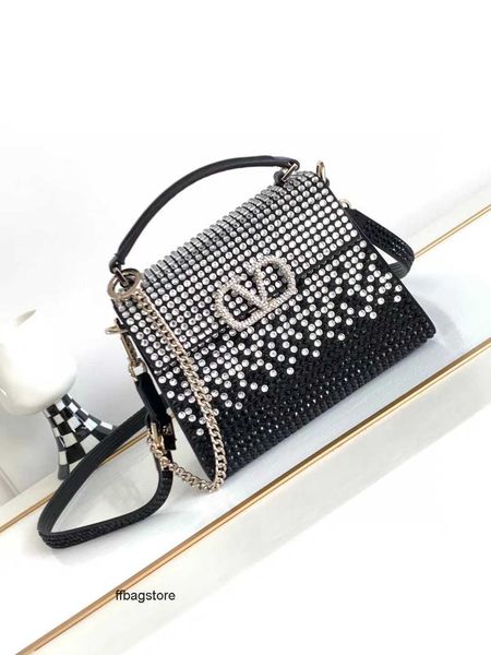 diamond outdoor lady bag valentinoz bags women evening crystal purse 2023 summer v-button handheld tote fashion 74dw
diamond outdoor lady bag valentinoz bags women evening crystal purse 2023 summer v-button handheld tote fashion 74dw