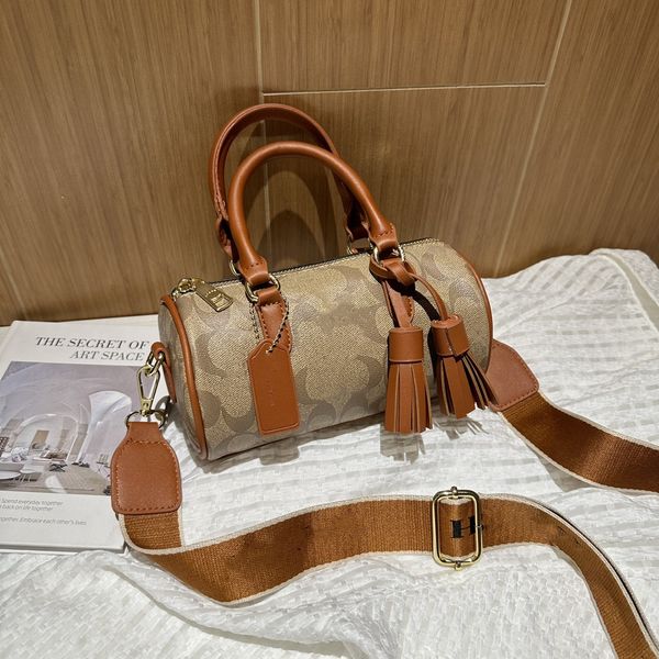 brand 2024 women's bag new handbag lacey 20 classic old flower tassel decorative cylinder bag single shoulder crossbody penholder bag 9
brand 2024 women's bag new handbag lacey 20 classic old flower tassel decorative cylinder bag single shoulder crossbody penholder bag 9