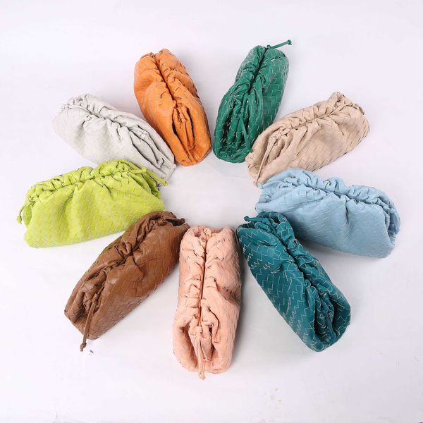 designer bag venetas bag fashion handheld woven bag cloud soft leather dumpling bag personalized oblique straddle bag cloud pouch w9b8
designer bag venetas bag fashion handheld woven bag cloud soft leather dumpling bag personalized oblique straddle bag cloud pouch w9b8