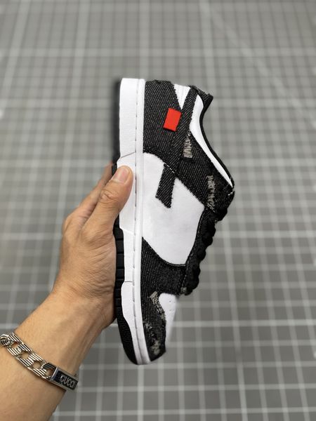 2023 original skates shoes collaboration canvas duks low deinm white black red men women casual outdoor sneakers
2023 original skates shoes collaboration canvas duks low deinm white black red men women casual outdoor sneakers