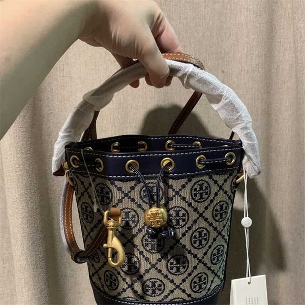 62% off 2023 new bagdesigner new tb women's old flower bucket embossed cowhide single shoulder crossbody small bag retro drawstring han
62% off 2023 new bagdesigner new tb women's old flower bucket embossed cowhide single shoulder crossbody small bag retro drawstring han
