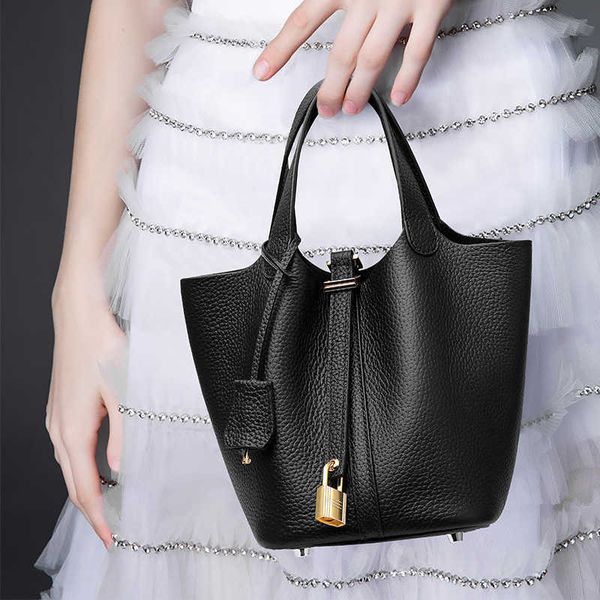 luxury picotin lock bag large capacity simple bucket 2023 new trendy women's summer fashion advanced portable 3ijz
luxury picotin lock bag large capacity simple bucket 2023 new trendy women's summer fashion advanced portable 3ijz