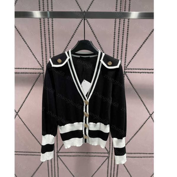 23ss womens knits womens designer clothing early autumn new queen fan new color knitted cardigan blouse womens clothes a1, White
23ss womens knits womens designer clothing early autumn new queen fan new color knitted cardigan blouse womens clothes a1, White