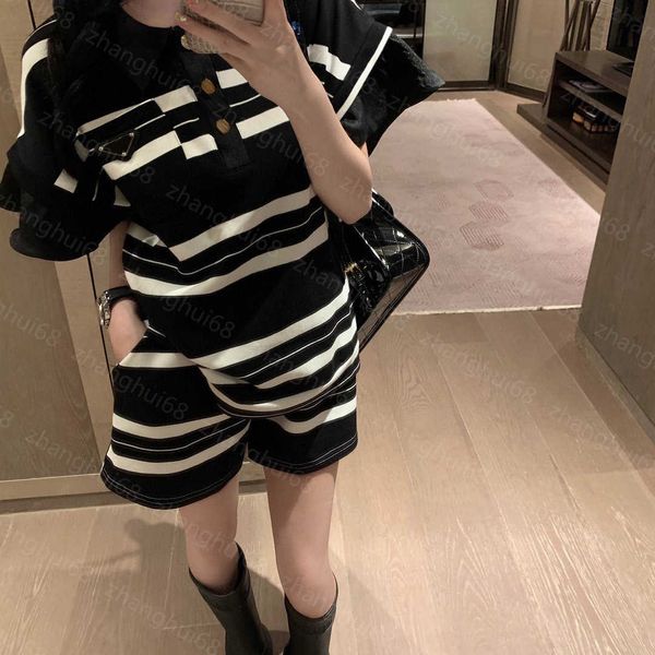23ss women pants sets womens designer clothing casual suit contrasting color striped polo neck short sleeve t-shirt elastic-waist lace-up sh, White
23ss women pants sets womens designer clothing casual suit contrasting color striped polo neck short sleeve t-shirt elastic-waist lace-up sh, White