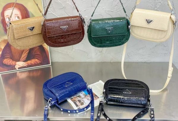 pr ada classic leather triangle letter hobo underarm bag one-shoulder handbag women's bag
pr ada classic leather triangle letter hobo underarm bag one-shoulder handbag women's bag