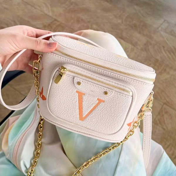 m82208 leather mini bumbag chest belt luxurys women gym tote handbags clutch crossbodys waist bag mens m82335 fanny pack designer envelope s, Silver
m82208 leather mini bumbag chest belt luxurys women gym tote handbags clutch crossbodys waist bag mens m82335 fanny pack designer envelope s, Silver