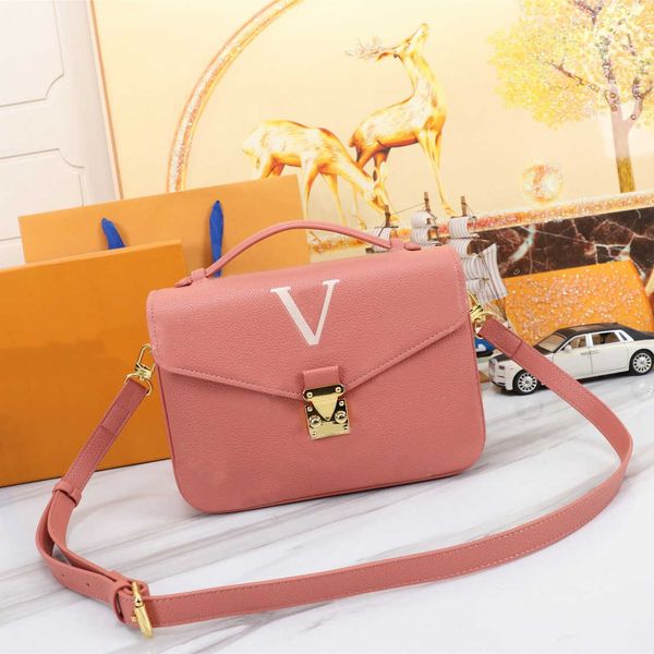 brand designer luxury shoulder bag m40780 m45823 classic embossed women postman crossbody bag evening dress handbag purse
brand designer luxury shoulder bag m40780 m45823 classic embossed women postman crossbody bag evening dress handbag purse