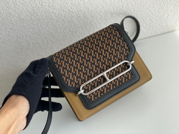 roulis handbag designer bags silver buckle swift calf skin pig nose bag handbags shoulder bags crossbody bag slim wallet 
roulis handbag designer bags silver buckle swift calf skin pig nose bag handbags shoulder bags crossbody bag slim wallet