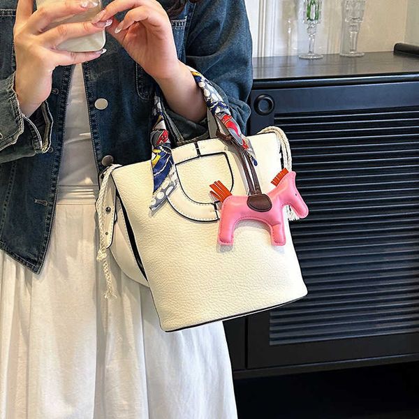 luxury picotin lock bag new 23 togo pig nose vegetable basket fashion versatile commuting one shoulder oblique straddle portable bucket bags
luxury picotin lock bag new 23 togo pig nose vegetable basket fashion versatile commuting one shoulder oblique straddle portable bucket bags