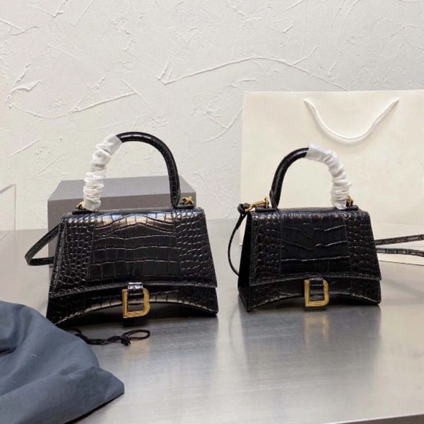 designer bags shoulder bag handbag women's fashion bag cross body half moon luxuries genuine leather classic retro wallets handle squar
designer bags shoulder bag handbag women's fashion bag cross body half moon luxuries genuine leather classic retro wallets handle squar