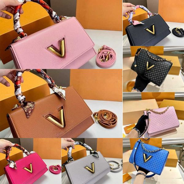5a designer bags lvvs tote bag messenger bag handbag tote woman's fashion textured leather hand-held shoulder crossbody bag new stylish
5a designer bags lvvs tote bag messenger bag handbag tote woman's fashion textured leather hand-held shoulder crossbody bag new stylish