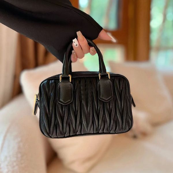 new bowling handbag soft sheepskin leather handbags luxury designer women cross bady matelasse tote bag boston mini pillow mi u ladies purse 
new bowling handbag soft sheepskin leather handbags luxury designer women cross bady matelasse tote bag boston mini pillow mi u ladies purse