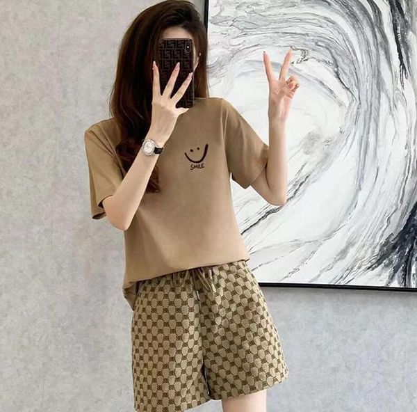 2023 new designer women's tracksuits luxury letter new for short sleeve o-neck pullover shirt fashion shorts suit, Gray
2023 new designer women's tracksuits luxury letter new for short sleeve o-neck pullover shirt fashion shorts suit, Gray
