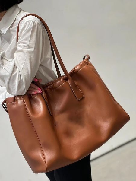 fashion bag ca drawstring smooth leather bag 2023 brown black handle drawstring luxury triumph handheld large capacity soft leather holiday
fashion bag ca drawstring smooth leather bag 2023 brown black handle drawstring luxury triumph handheld large capacity soft leather holiday