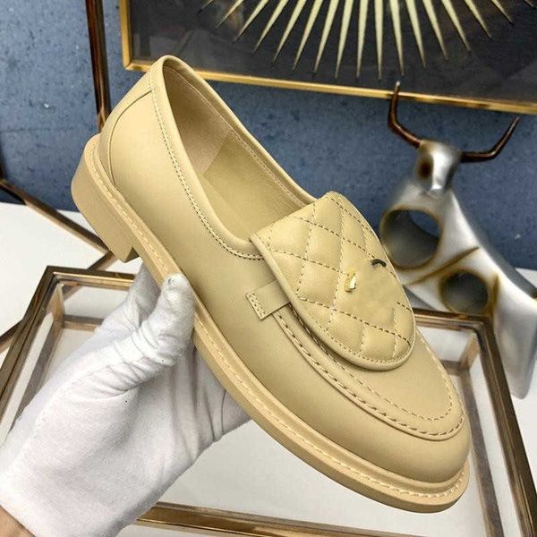 Women quilted loafers real leather Dress Shoes Platform Loafers top quality Moccasin Flat Shoes Lambskin Quilted With Gold Hardware Luxury Designer Size 35-41
Women quilted loafers real leather Dress Shoes Platform Loafers top quality Moccasin Flat Shoes Lambskin Quilted With Gold Hardware Luxury Designer Size 35-41