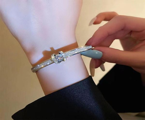 luxurys designers bracelet designer charm jewelry bangle women high sense diamond bracelet celebrity temperament versa7015010, Black
luxurys designers bracelet designer charm jewelry bangle women high sense diamond bracelet celebrity temperament versa7015010, Black