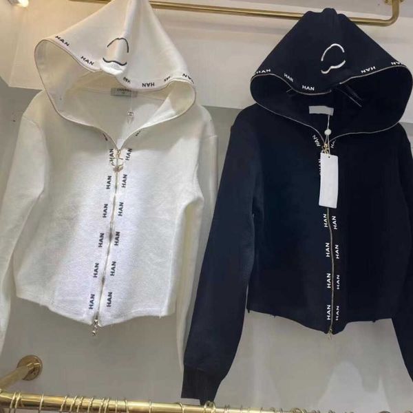 spring designer women's knits high-end luxury black and white fashion casual hooded zipper c letter embroidered jacket
spring designer women's knits high-end luxury black and white fashion casual hooded zipper c letter embroidered jacket