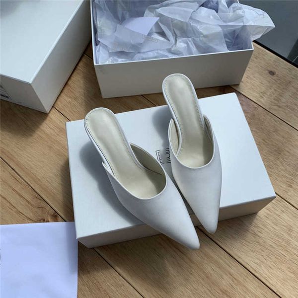 2023 summer new toteme high heel muller baotou half trailer leather minimalist cat heel pointed toe slippers for women
2023 summer new toteme high heel muller baotou half trailer leather minimalist cat heel pointed toe slippers for women