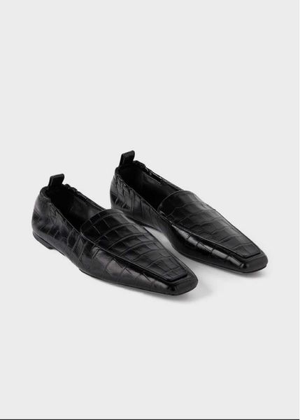 toteme leather french square head lefu shoes shallow mouth casual one foot bean shoes single shoes for women
toteme leather french square head lefu shoes shallow mouth casual one foot bean shoes single shoes for women