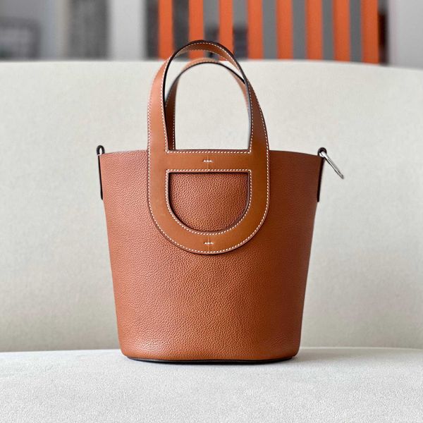 original luxury picotin lock bag 2023 new handmade wax thread pig nose vegetable basket tc cowhide fashion versatile handbag water bucket fe
original luxury picotin lock bag 2023 new handmade wax thread pig nose vegetable basket tc cowhide fashion versatile handbag water bucket fe