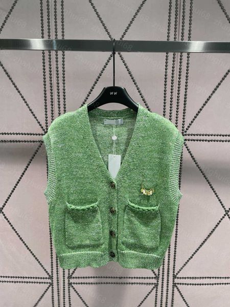 23ss womens designer clothing womens knits early autumn new v-neck knitted waistcoat double pocket brooch decorated cardigan vest womens clo, White
23ss womens designer clothing womens knits early autumn new v-neck knitted waistcoat double pocket brooch decorated cardigan vest womens clo, White