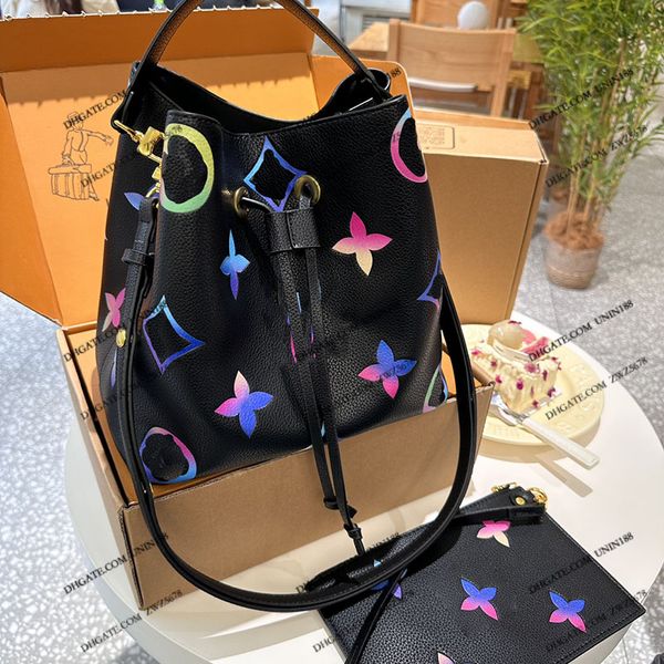 23ss womens luxurys designers totes bag handbags drawstring bucket colorful printing flowers shouder crossbody women handbag pouch purse 25c
23ss womens luxurys designers totes bag handbags drawstring bucket colorful printing flowers shouder crossbody women handbag pouch purse 25c