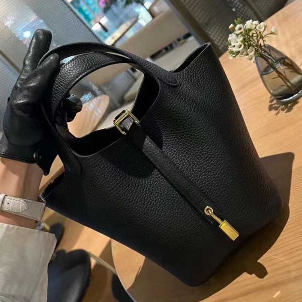 luxury picotin lock bag new 2023 genuine leather bucket premium feel handbag women's large capacity versatile layer cowhide vegetable b
luxury picotin lock bag new 2023 genuine leather bucket premium feel handbag women's large capacity versatile layer cowhide vegetable b