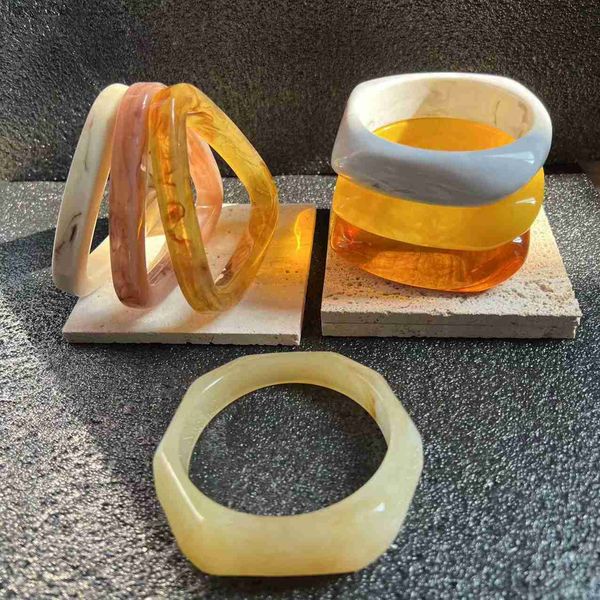 new vintage punk colorful big bracelets thick resin acrylic geometric irregular triangle square bracelet for women jewelery l230704, Black
new vintage punk colorful big bracelets thick resin acrylic geometric irregular triangle square bracelet for women jewelery l230704, Black