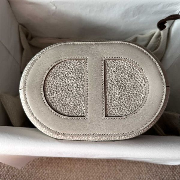 original luxury picotin lock bag hand pure sewn new pig nose vegetable basket bag tc layer cowhide handmade genuine leather large capacity h
original luxury picotin lock bag hand pure sewn new pig nose vegetable basket bag tc layer cowhide handmade genuine leather large capacity h