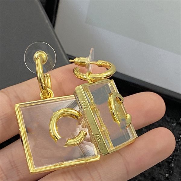 2023 new spring/summer ccity woman stud earrings letter c logo gold hoop earing designer luxury women jewelry accessories 56545, Golden;silver
2023 new spring/summer ccity woman stud earrings letter c logo gold hoop earing designer luxury women jewelry accessories 56545, Golden;silver